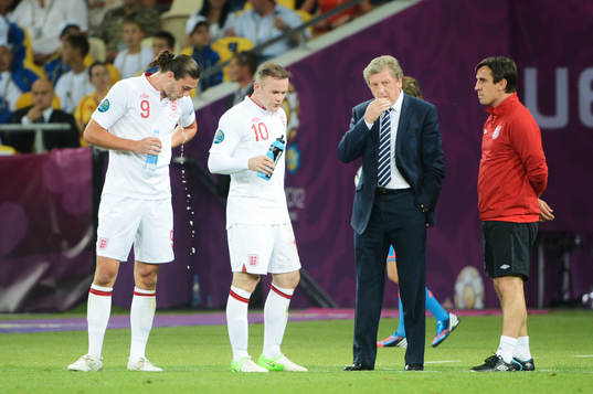 Roy Hodgson, förbundskapten, England pratar med Andy