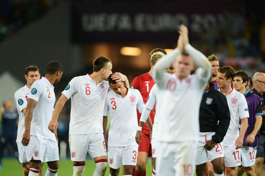 John Terry tröstar Ashley Cole, England