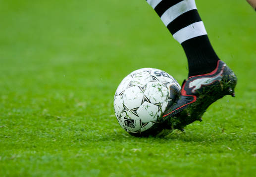 Fot, boll, fotboll, gräs, fotbollsskor, (Puma),