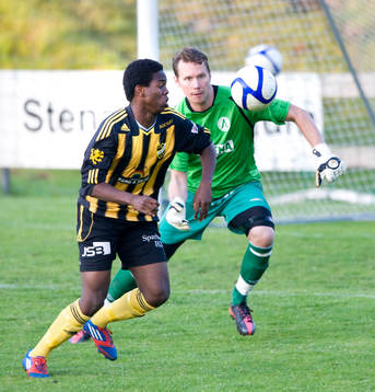 Edem Hetcheli, Hässleholm och Patrik Sjöblom, målvakt,