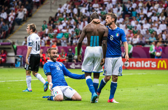 Daniele De Rossi, Italien jubel med Mario Balotelli och