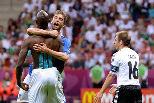 Claudio Marchisio, Italien, jubel med Mario Balotelli