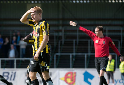 Josef Elvby, Häcken, får ett mål bortdömt