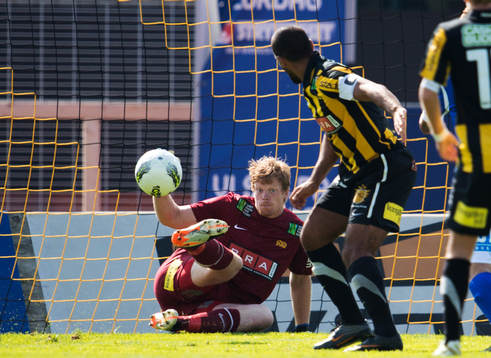 Christoffer Källqvist, målvakt, Häcken, släpper retur