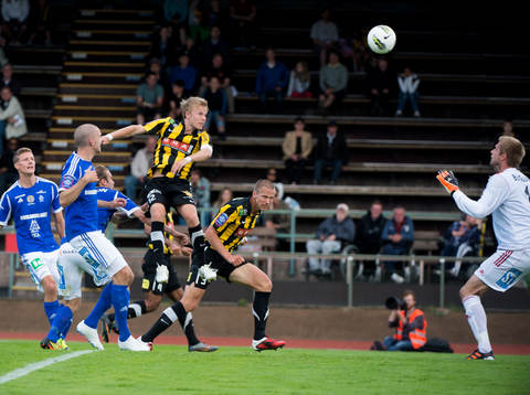 Oscar Lewicki, Häcken. Oscar Berglund, målvakt, GIF