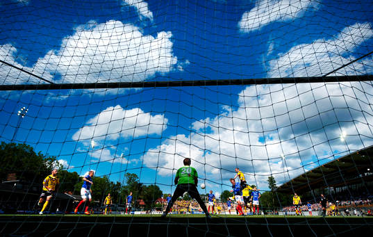 Jon Jönsson, Elfsborg, nickar bollen mot mål