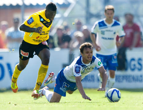 Utvisning, Dominique Kivuvu, Mjällby, som gör ner Shpetim