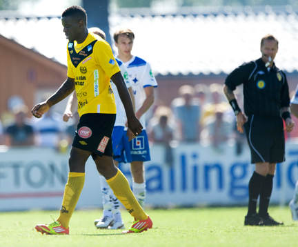Utvisning, Dominique Kivuvu, Mjällby, som går innan