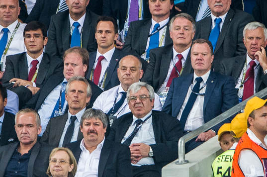 Mikael Santoft och Karl-Erik Nilsson på läktaren för att