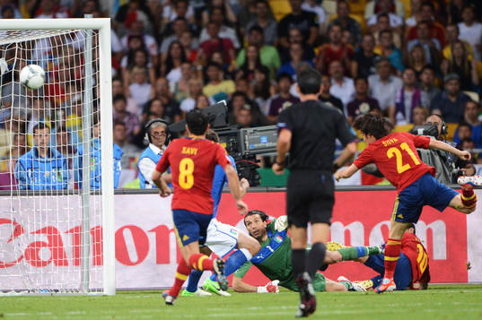 David Silva, Spanien, gör 1-0
