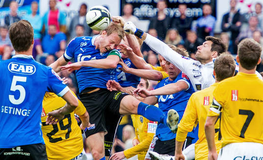 Johnny Lundberg, Halmstad, i nickduell, Stojan Lukic,