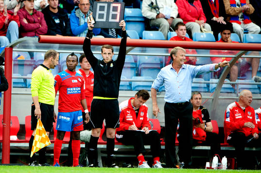 May Mahlangu, Helsingborg, blir inbytt, Åge Hareide,