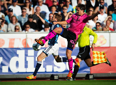 Peter Nymann Mikkelsen, Djurgården, stoppas av Philip