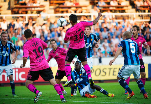 Daniel Sobralense, IFK Göteborg, tar ner bollen och oroar