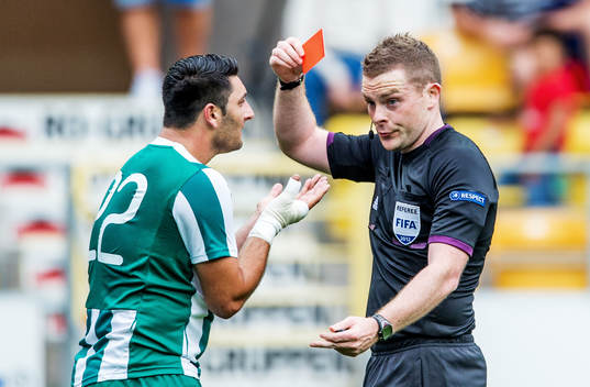 Tyrone Farrugia, Floriana, får rött kort, utvisning, av