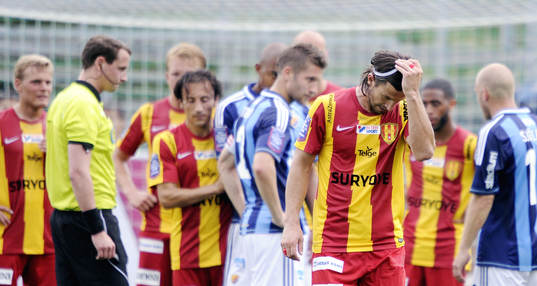 Haris Skenderovic, Syrianska får rött kort