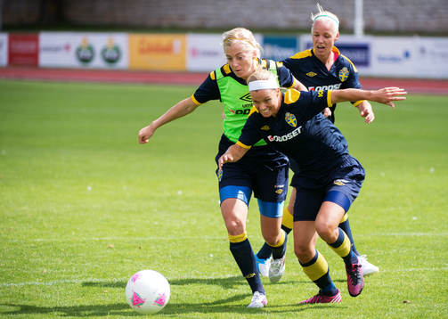 Linda Sembrant, Sara Thunebro, Caroline Seger, Sverige