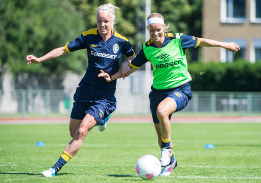 Caroline Seger, Sara Thunebro, Sverige