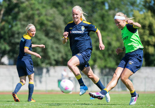 Caroline Seger, Sara Thunebro, Sverige