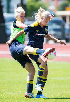 Nilla Fischer, Caroline Seger, Sverige