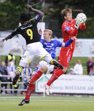 Martin Kayongo-Mutumba, AIK och Gustav Jansson målvakt