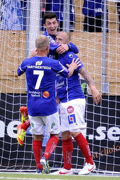Magnus Eriksson har just gjort 1-0 för Åtvidaberg (jubel)