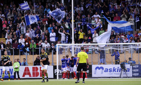 Magnus Eriksson har just gjort 1-0 för Åtvidaberg Depp,