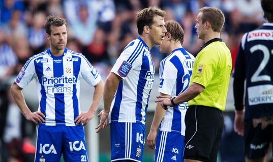 Tobias Hysén, IFK Göteborg, pratar med domaren, depp