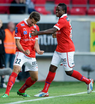 2-1, segermål av Melker Hallberg, Kalmar, grattas av