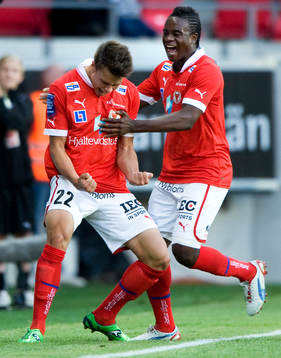2-1, segermål av Melker Hallberg, Kalmar, grattas av