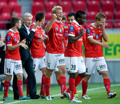 2-1, segermål av Melker Hallberg, Kalmar, och tränare