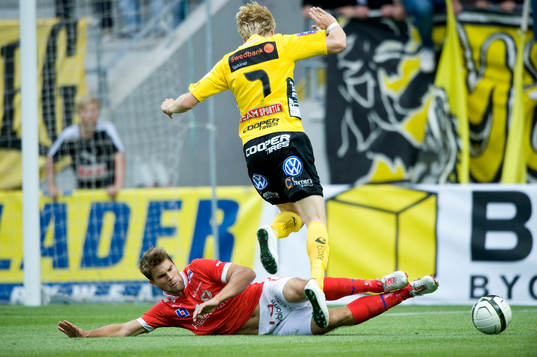 Jörgen Skjelvik, Kalmar, stoppar Johan Larsson, Elfsborg