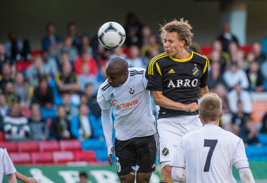 Viktor Lundberg, AIK nickar in kvitteringen 1-1