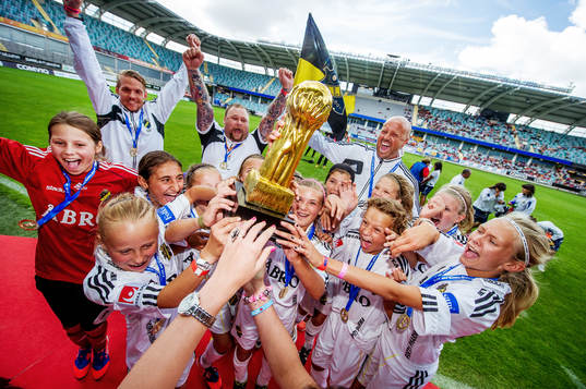 F12, final, AIK 2 - San Gabriel, Spanien. AIK, jubel,