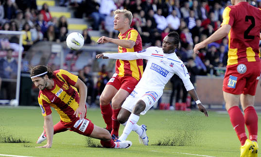 May Mahlangu, Helsingborg, Haris Skenderovic (pannband) och