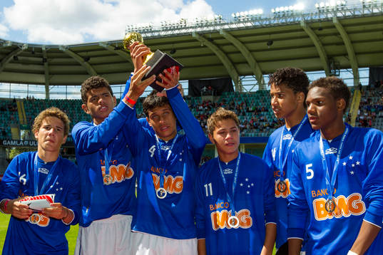 P16, final, Paris FC, Frankrike - Cruzeiro, Brasilien.