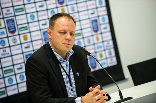 Mats Persson, sportchef GAIS håller presskonferens innan