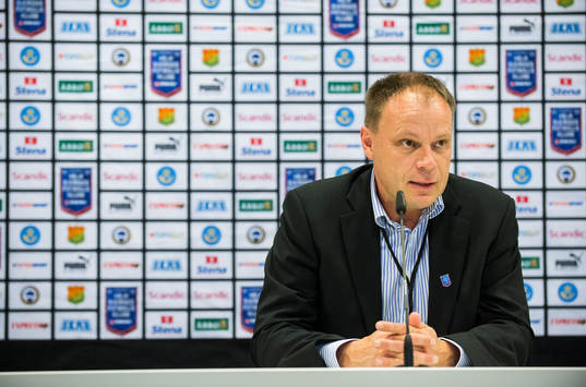 Mats Persson, sportchef GAIS håller presskonferens innan