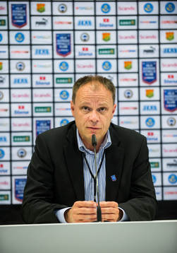 Mats Persson, sportchef GAIS håller presskonferens innan