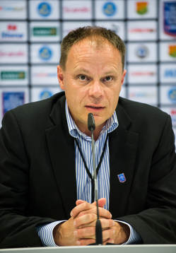 Mats Persson, sportchef GAIS håller presskonferens innan