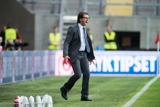 Rikard Norling, tränare Malmö skriker sig röd