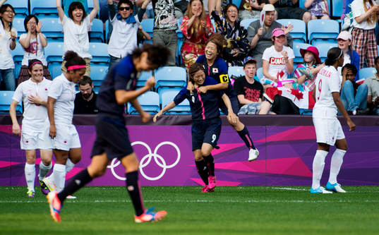 Nahomi Kawasumi, Aya Miyama, Japan jubel