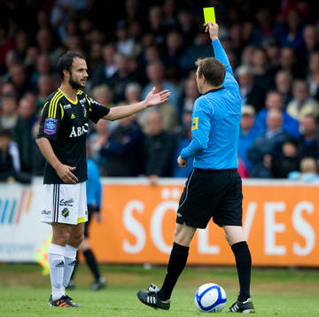 Varning, Helgi Danielsson, AIK, gult kort av Markus