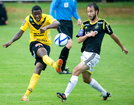Dominique Kivuvu, Mjällby och Helgi Danielsson, AIK
