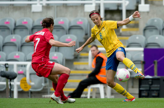 Lotta Schelin, Sverige och Rhian Wilkinson, Kanada