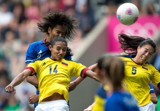 Wendie Renard, Frankrike och Kelis Peduzine och Nataly