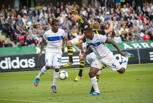 Viktor Lundberg, AIK hinner inte fram till bollen