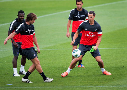 Zlatan Ibrahimovic och Paris SG tränar på Camp des Loges