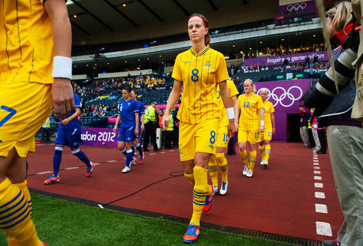 Lotta Schelin, Sverige, gör entré