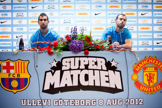 Martín Montoya och Javier Mascherano på presskonferensen